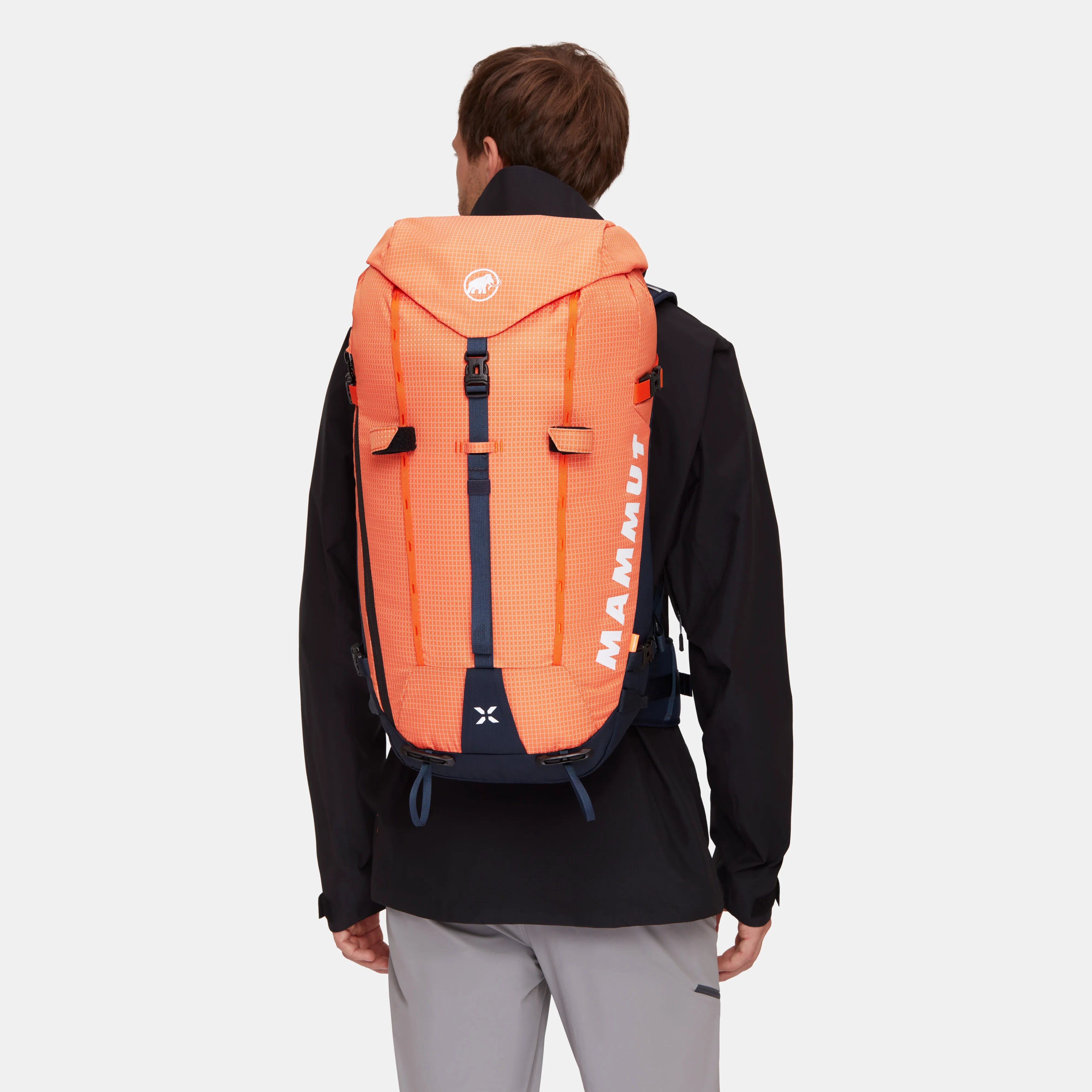 38 L