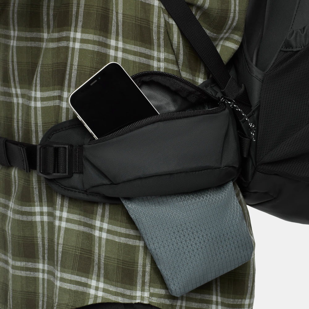strata-black